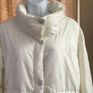 Old Navy Women’s White Puffer Jacket XXL  Side Hand Pockets Funnel Neck Collar